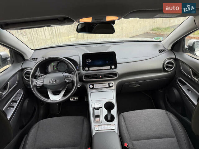 Серый Хендай Kona Electric, объемом двигателя 0 л и пробегом 26 тыс. км за 18850 $, фото 39 на Automoto.ua