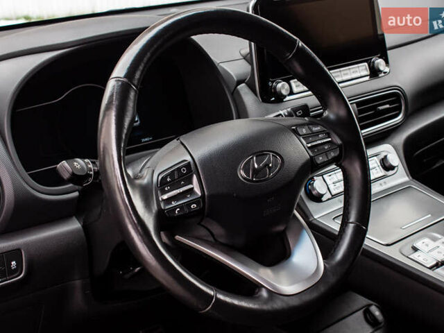 Сірий Хендай Kona Electric, об'ємом двигуна 0 л та пробігом 26 тис. км за 16300 $, фото 59 на Automoto.ua