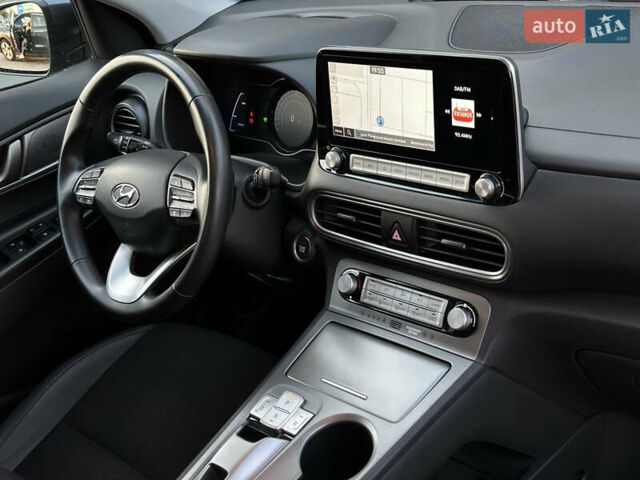 Серый Хендай Kona Electric, объемом двигателя 0 л и пробегом 159 тыс. км за 16900 $, фото 52 на Automoto.ua