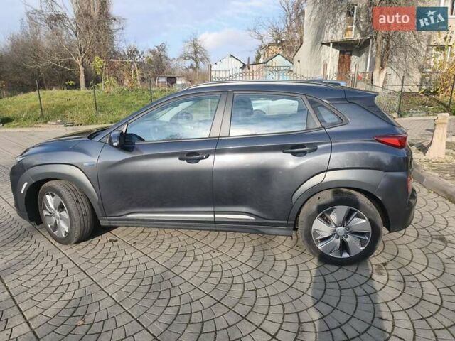 Серый Хендай Kona Electric, объемом двигателя 0 л и пробегом 122 тыс. км за 16550 $, фото 10 на Automoto.ua