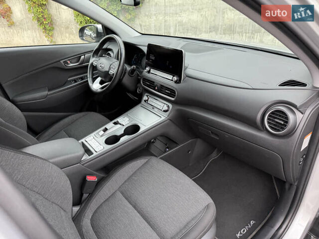 Серый Хендай Kona Electric, объемом двигателя 0 л и пробегом 26 тыс. км за 18850 $, фото 37 на Automoto.ua