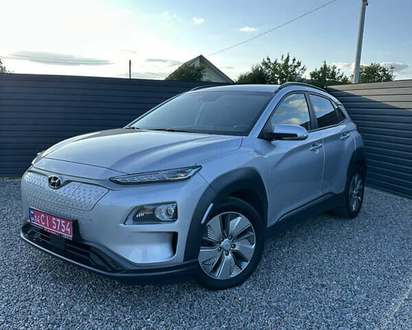 Серый Хендай Kona Electric, объемом двигателя 0 л и пробегом 109 тыс. км за 18450 $, фото 19 на Automoto.ua
