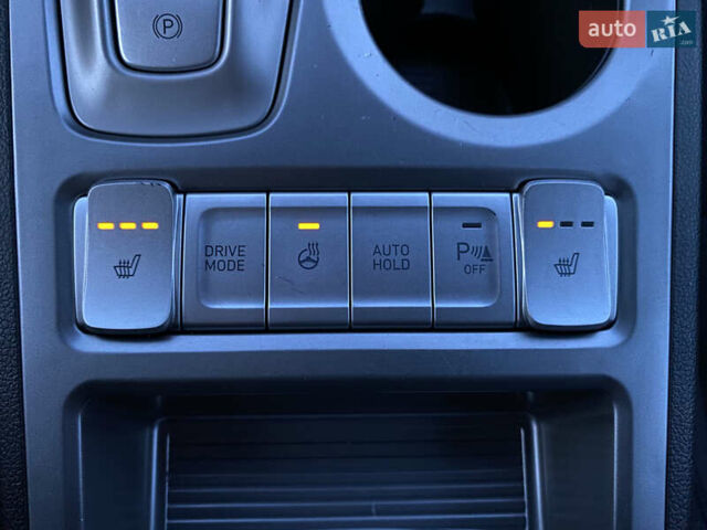 Серый Хендай Kona Electric, объемом двигателя 0 л и пробегом 104 тыс. км за 17200 $, фото 3 на Automoto.ua