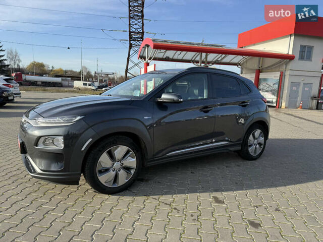 Серый Хендай Kona Electric, объемом двигателя 0 л и пробегом 69 тыс. км за 19300 $, фото 4 на Automoto.ua