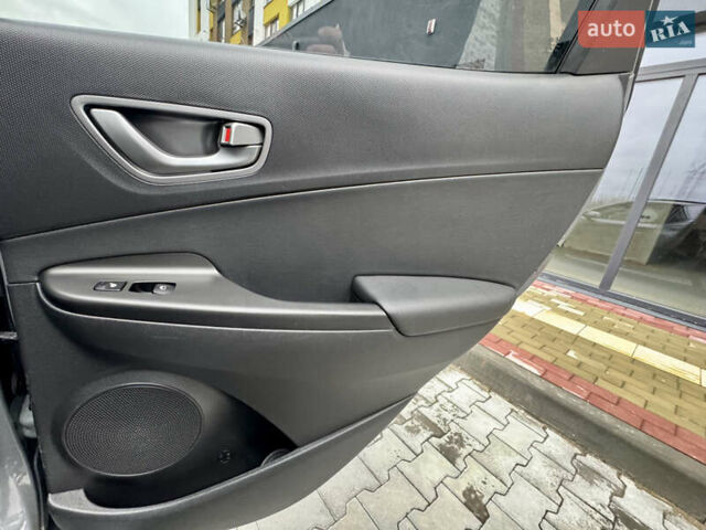 Сірий Хендай Kona Electric, об'ємом двигуна 0 л та пробігом 78 тис. км за 18900 $, фото 34 на Automoto.ua