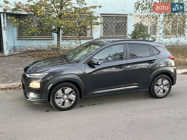 Сірий Хендай Kona Electric, об'ємом двигуна 0 л та пробігом 138 тис. км за 17500 $, фото 3 на Automoto.ua