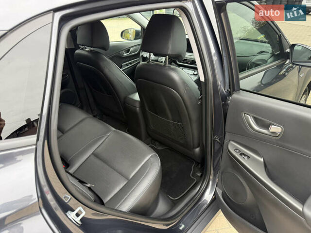 Серый Хендай Kona Electric, объемом двигателя 0 л и пробегом 52 тыс. км за 19000 $, фото 29 на Automoto.ua