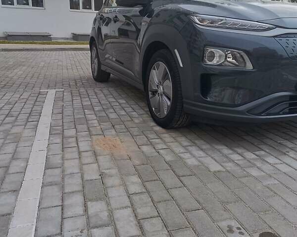 Серый Хендай Kona Electric, объемом двигателя 0 л и пробегом 80 тыс. км за 17300 $, фото 6 на Automoto.ua