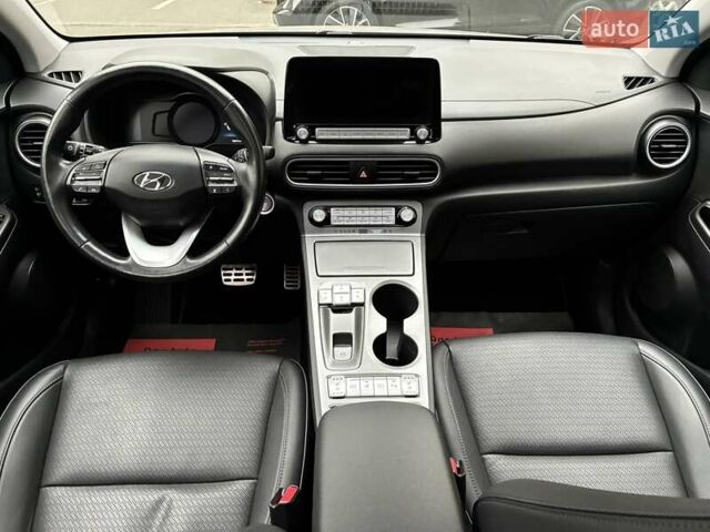 Серый Хендай Kona Electric, объемом двигателя 0 л и пробегом 78 тыс. км за 19500 $, фото 87 на Automoto.ua