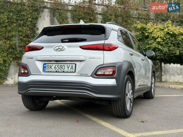 Серый Хендай Kona Electric, объемом двигателя 0 л и пробегом 26 тыс. км за 18850 $, фото 23 на Automoto.ua