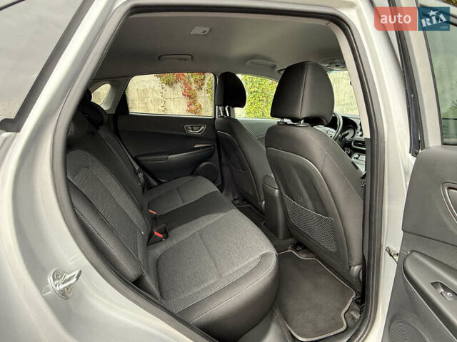 Серый Хендай Kona Electric, объемом двигателя 0 л и пробегом 26 тыс. км за 18850 $, фото 48 на Automoto.ua