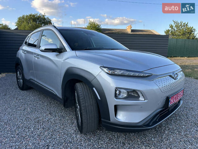 Серый Хендай Kona Electric, объемом двигателя 0 л и пробегом 109 тыс. км за 18450 $, фото 17 на Automoto.ua