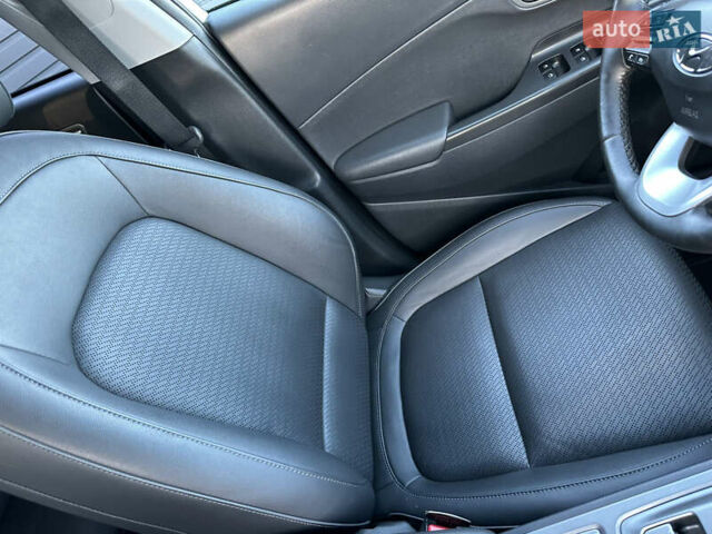 Серый Хендай Kona Electric, объемом двигателя 0 л и пробегом 109 тыс. км за 18450 $, фото 45 на Automoto.ua