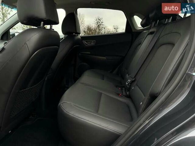 Сірий Хендай Kona Electric, об'ємом двигуна 0 л та пробігом 76 тис. км за 20500 $, фото 78 на Automoto.ua