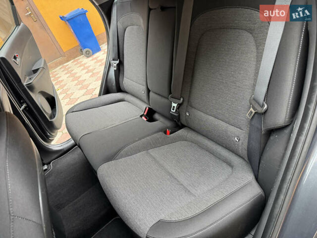 Серый Хендай Kona Electric, объемом двигателя 0 л и пробегом 106 тыс. км за 15999 $, фото 29 на Automoto.ua