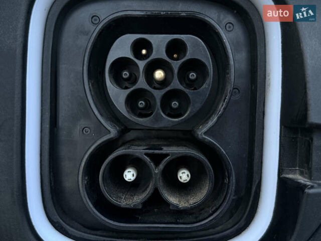 Серый Хендай Kona Electric, объемом двигателя 0 л и пробегом 36 тыс. км за 20700 $, фото 12 на Automoto.ua