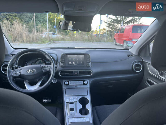 Сірий Хендай Kona Electric, об'ємом двигуна 0 л та пробігом 31 тис. км за 15500 $, фото 11 на Automoto.ua