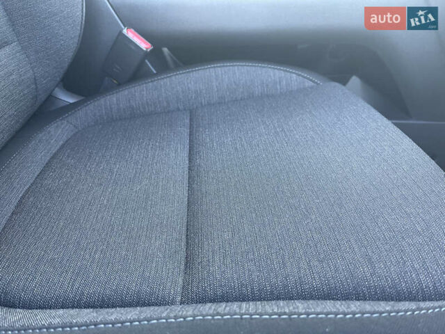 Сірий Хендай Kona Electric, об'ємом двигуна 0 л та пробігом 31 тис. км за 15500 $, фото 44 на Automoto.ua