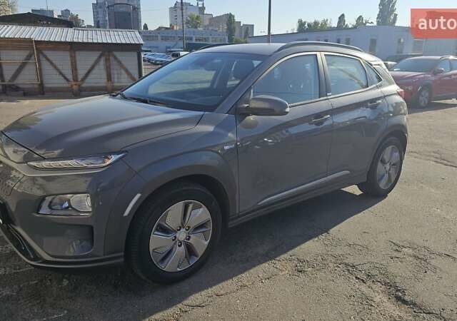 Серый Хендай Kona Electric, объемом двигателя 0 л и пробегом 39 тыс. км за 16900 $, фото 6 на Automoto.ua