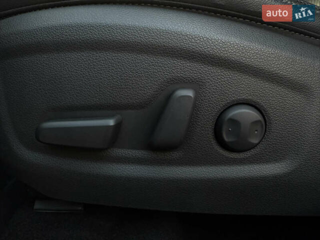 Серый Хендай Kona Electric, объемом двигателя 0 л и пробегом 36 тыс. км за 20700 $, фото 10 на Automoto.ua