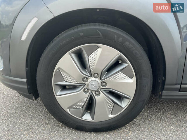 Серый Хендай Kona Electric, объемом двигателя 0 л и пробегом 49 тыс. км за 14900 $, фото 18 на Automoto.ua