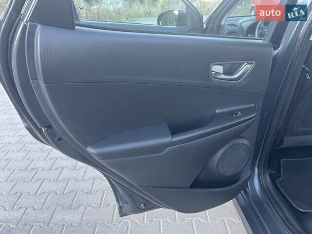 Сірий Хендай Kona Electric, об'ємом двигуна 0 л та пробігом 31 тис. км за 15500 $, фото 36 на Automoto.ua