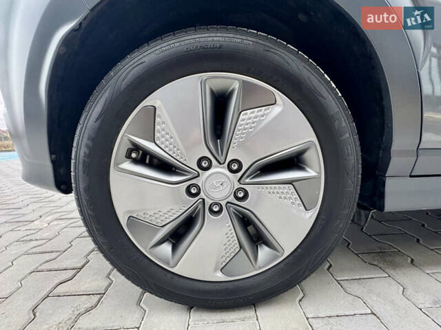 Сірий Хендай Kona Electric, об'ємом двигуна 0 л та пробігом 78 тис. км за 18900 $, фото 14 на Automoto.ua