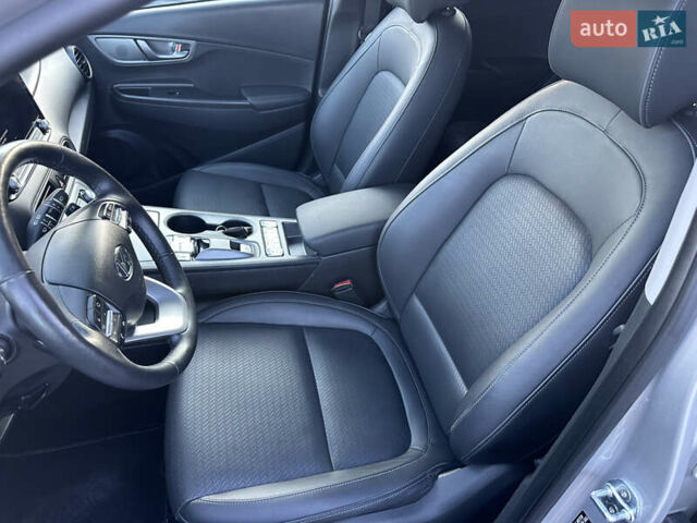 Серый Хендай Kona Electric, объемом двигателя 0 л и пробегом 109 тыс. км за 18450 $, фото 28 на Automoto.ua