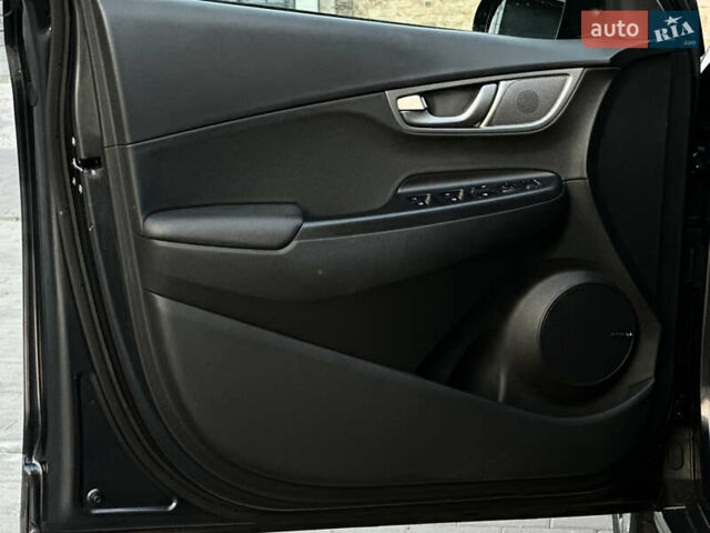 Серый Хендай Kona Electric, объемом двигателя 0 л и пробегом 159 тыс. км за 16900 $, фото 30 на Automoto.ua