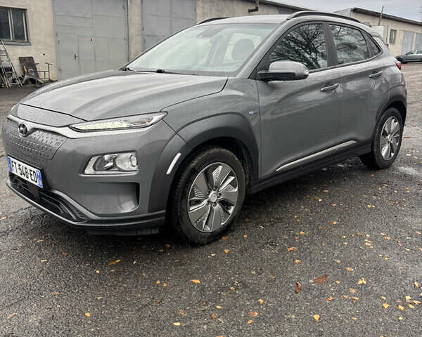 Сірий Хендай Kona Electric, об'ємом двигуна 0 л та пробігом 56 тис. км за 15400 $, фото 2 на Automoto.ua