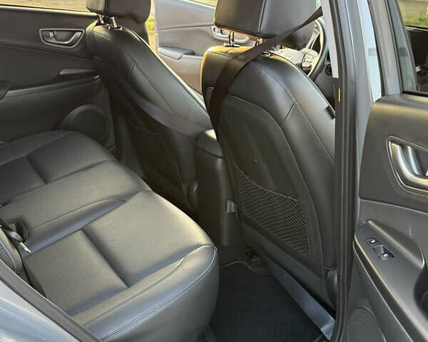 Серый Хендай Kona Electric, объемом двигателя 0 л и пробегом 77 тыс. км за 19700 $, фото 10 на Automoto.ua