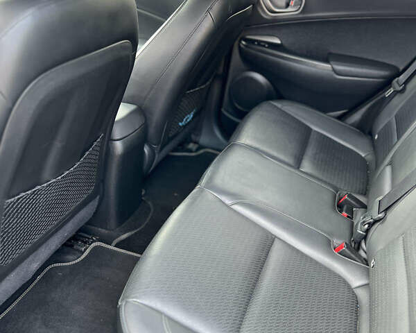 Сірий Хендай Kona Electric, об'ємом двигуна 0 л та пробігом 117 тис. км за 18900 $, фото 10 на Automoto.ua