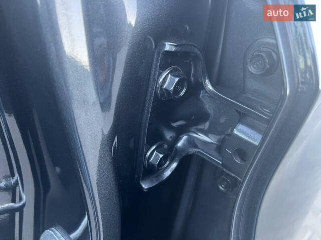 Сірий Хендай Kona Electric, об'ємом двигуна 0 л та пробігом 31 тис. км за 15500 $, фото 16 на Automoto.ua