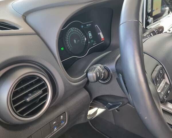 Серый Хендай Kona Electric, объемом двигателя 0 л и пробегом 42 тыс. км за 16200 $, фото 26 на Automoto.ua