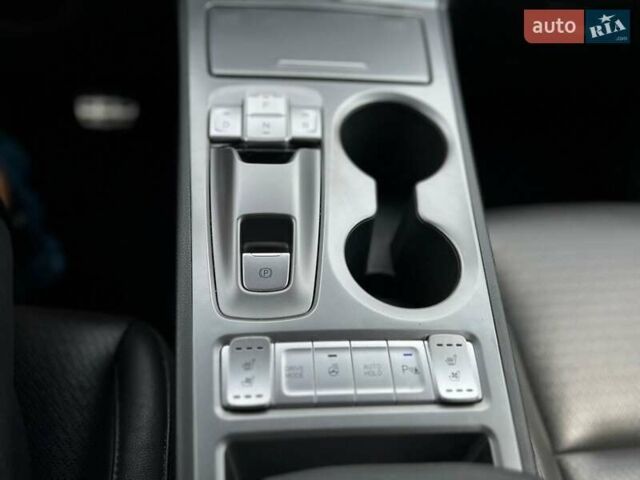 Серый Хендай Kona Electric, объемом двигателя 0 л и пробегом 117 тыс. км за 17990 $, фото 17 на Automoto.ua
