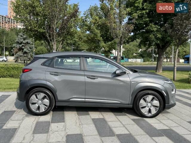 Сірий Хендай Kona Electric, об'ємом двигуна 0 л та пробігом 19 тис. км за 16000 $, фото 1 на Automoto.ua