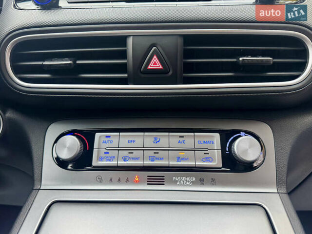 Сірий Хендай Kona Electric, об'ємом двигуна 0 л та пробігом 78 тис. км за 18900 $, фото 55 на Automoto.ua