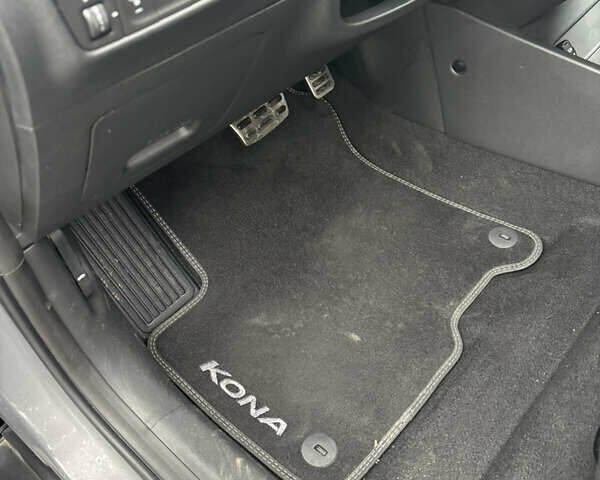 Сірий Хендай Kona Electric, об'ємом двигуна 0 л та пробігом 56 тис. км за 15400 $, фото 19 на Automoto.ua