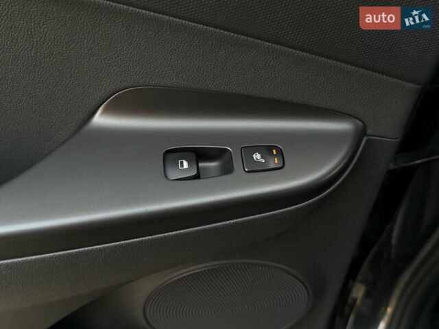 Серый Хендай Kona Electric, объемом двигателя 0 л и пробегом 36 тыс. км за 20700 $, фото 5 на Automoto.ua