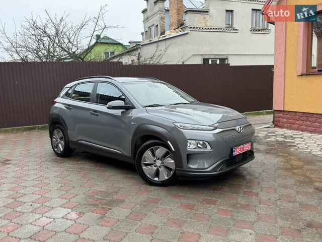Серый Хендай Kona Electric, объемом двигателя 0 л и пробегом 71 тыс. км за 15999 $, фото 57 на Automoto.ua