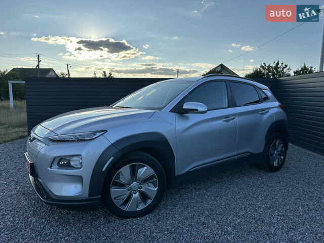 Серый Хендай Kona Electric, объемом двигателя 0 л и пробегом 109 тыс. км за 18450 $, фото 7 на Automoto.ua