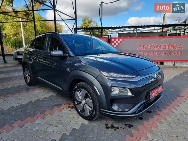Серый Хендай Kona Electric, объемом двигателя 0 л и пробегом 42 тыс. км за 16200 $, фото 7 на Automoto.ua