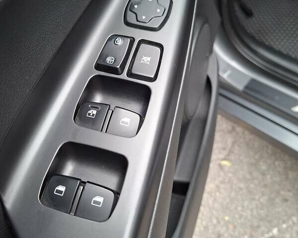 Серый Хендай Kona Electric, объемом двигателя 0 л и пробегом 87 тыс. км за 15200 $, фото 28 на Automoto.ua