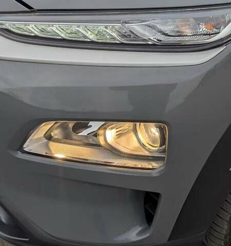 Серый Хендай Kona Electric, объемом двигателя 0 л и пробегом 58 тыс. км за 14950 $, фото 31 на Automoto.ua