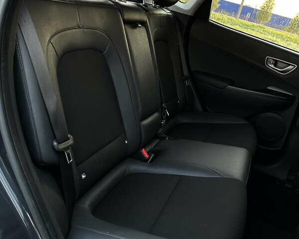Серый Хендай Kona Electric, объемом двигателя 0 л и пробегом 159 тыс. км за 16900 $, фото 41 на Automoto.ua