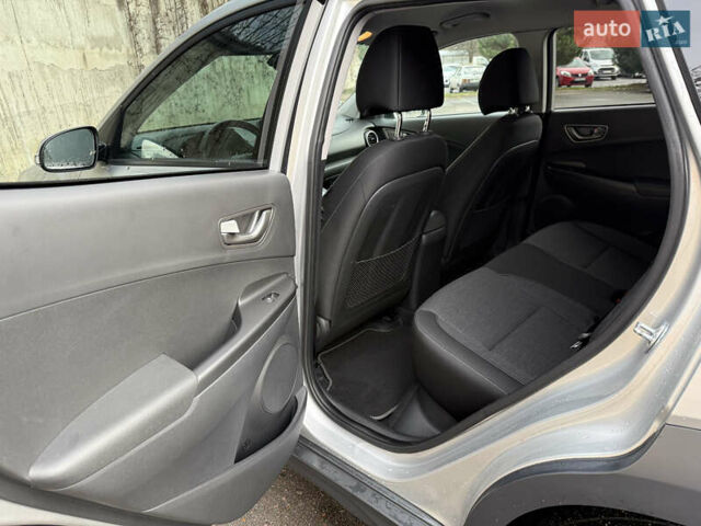 Серый Хендай Kona Electric, объемом двигателя 0 л и пробегом 26 тыс. км за 18850 $, фото 21 на Automoto.ua