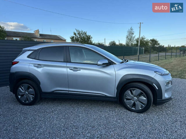 Серый Хендай Kona Electric, объемом двигателя 0 л и пробегом 109 тыс. км за 18450 $, фото 13 на Automoto.ua