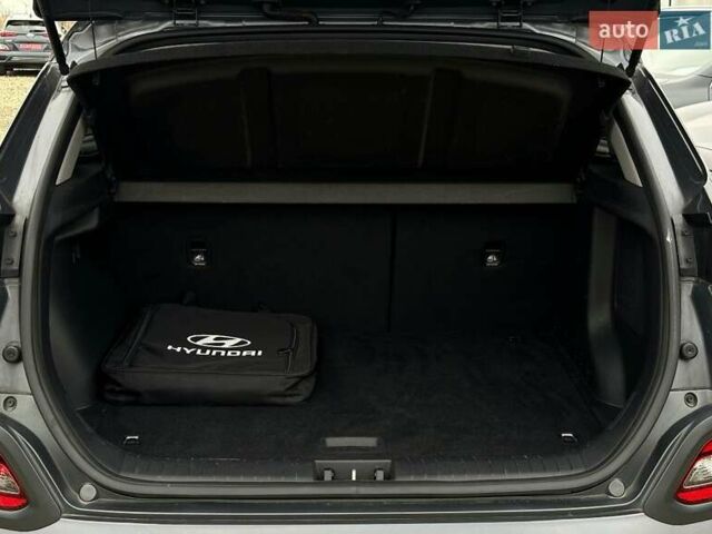 Сірий Хендай Kona Electric, об'ємом двигуна 0 л та пробігом 76 тис. км за 20500 $, фото 82 на Automoto.ua