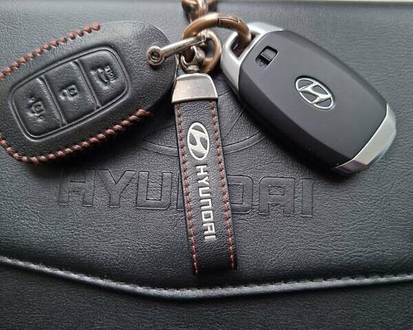 Серый Хендай Kona Electric, объемом двигателя 0 л и пробегом 87 тыс. км за 15200 $, фото 12 на Automoto.ua