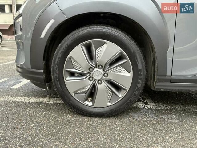 Серый Хендай Kona Electric, объемом двигателя 0 л и пробегом 78 тыс. км за 19500 $, фото 25 на Automoto.ua